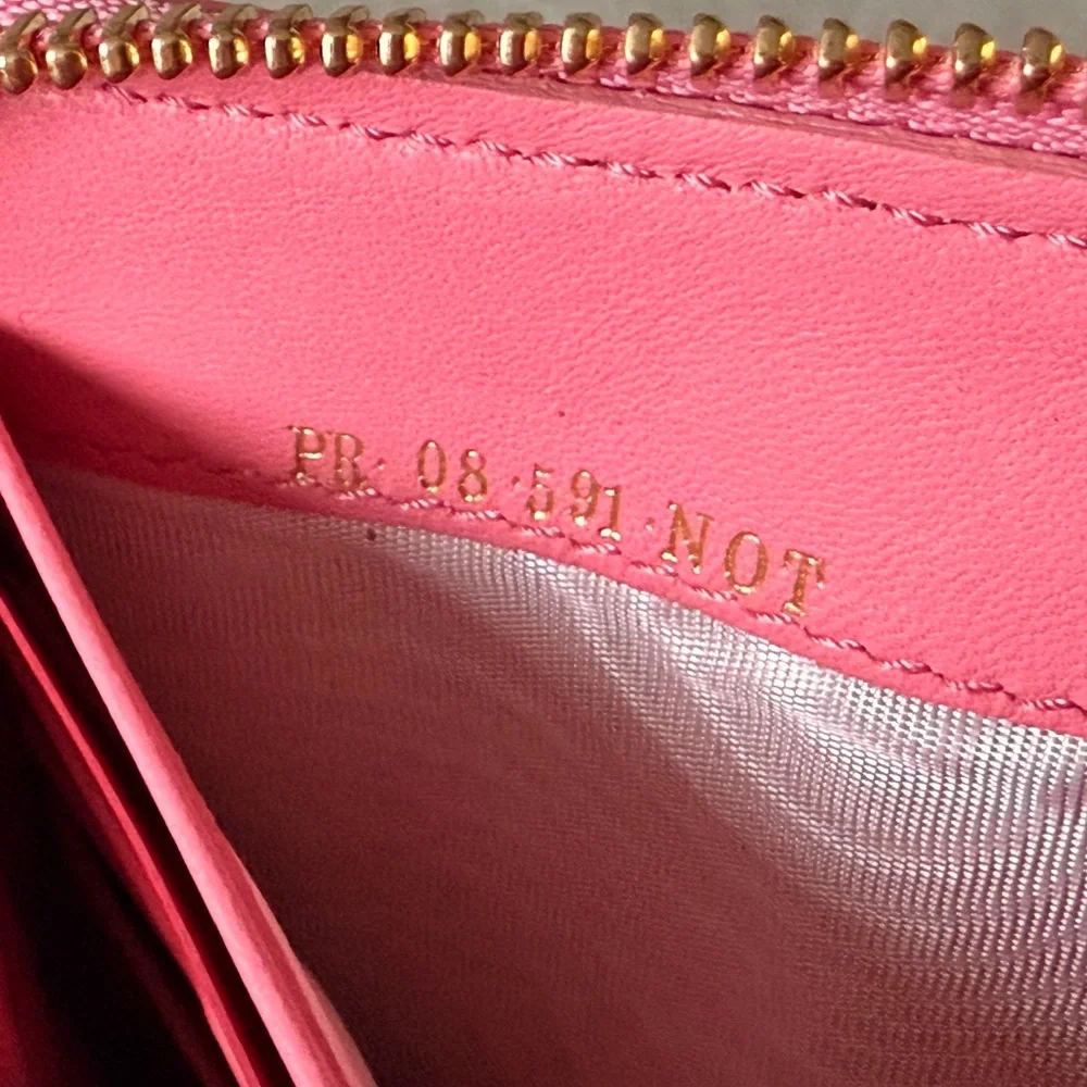 Valentino Garavani Floral Appliqué Wallet - Picture 14 of 16